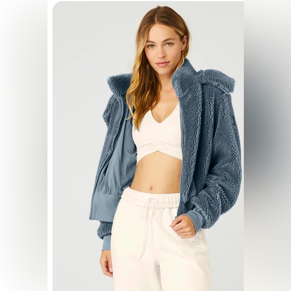Alo Yoga Foxy  Sherpa jacket. Blue steel color